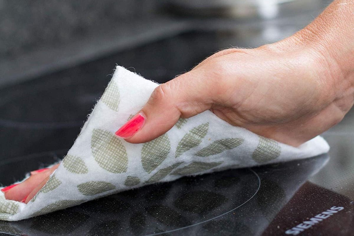 Kitchen Cleaning With Wipes